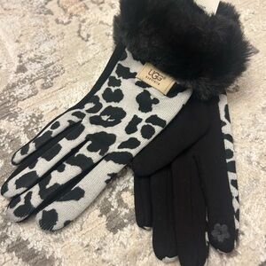 NWT UGG  animal, print fashionable gloves soft, stretchy, touchscreen accessible